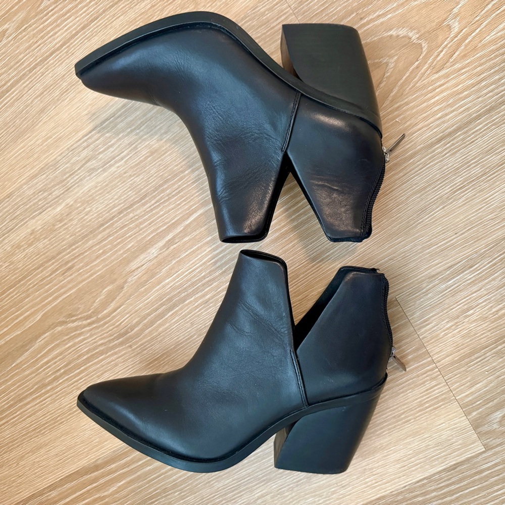 NEW Vince Camuto women’s size 8 booties